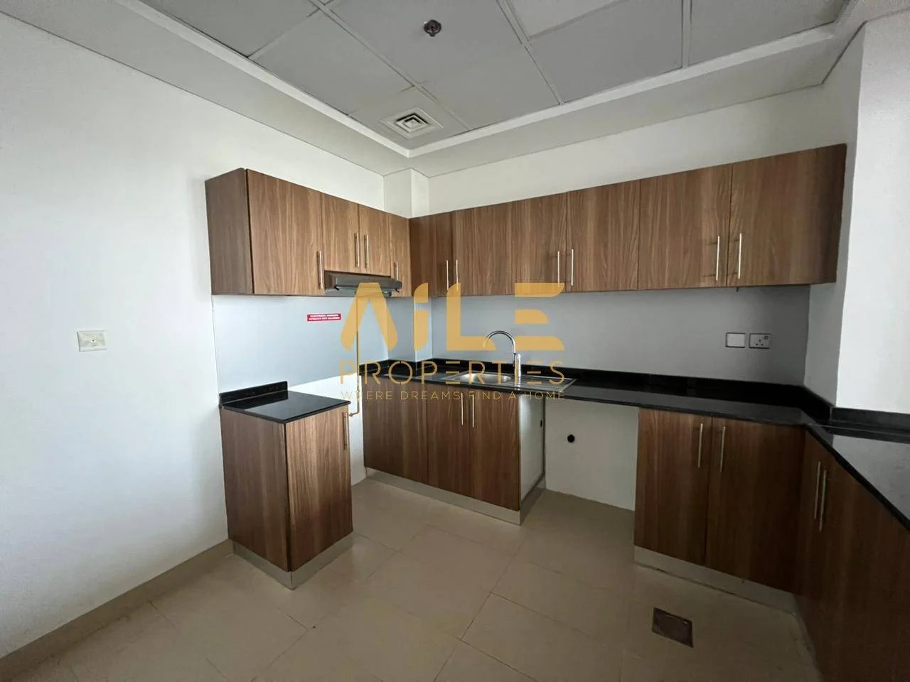 Spaces 2BHK / Bright Unit / Dubai Skyline View / Park Facing  by  Binghatti in National Bonds Jewels, Dubai - Image 3